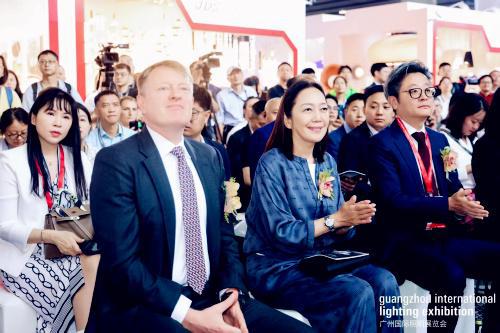 博鱼官方2025年广州国际照明博览会浩大落幕：全新“光场景尝试室”举动系列盛大退(图1)