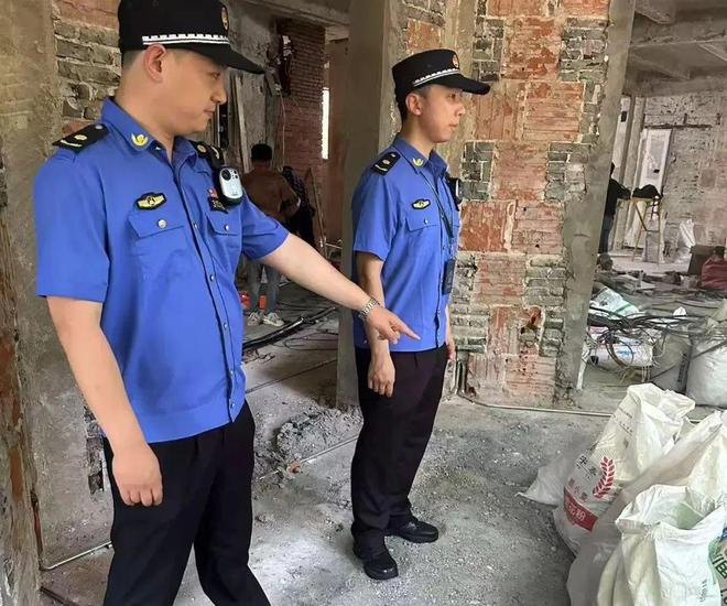 博鱼官方网站【以案释法】南昌大楼百大哥宅遭“破相”违规装修被“叫停”(图2)