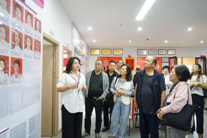 博鱼(中国)官方网站省、州、市粉饰行业协会事情交换座谈会在大理召开(图2)