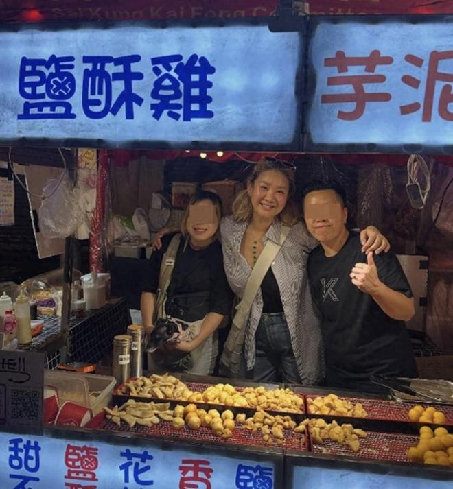 博鱼(中国)官方网站37岁郑欣宜现身市井买盐酥鸡戴了一条翡翠项链素颜仍鲜艳照人(图1)
