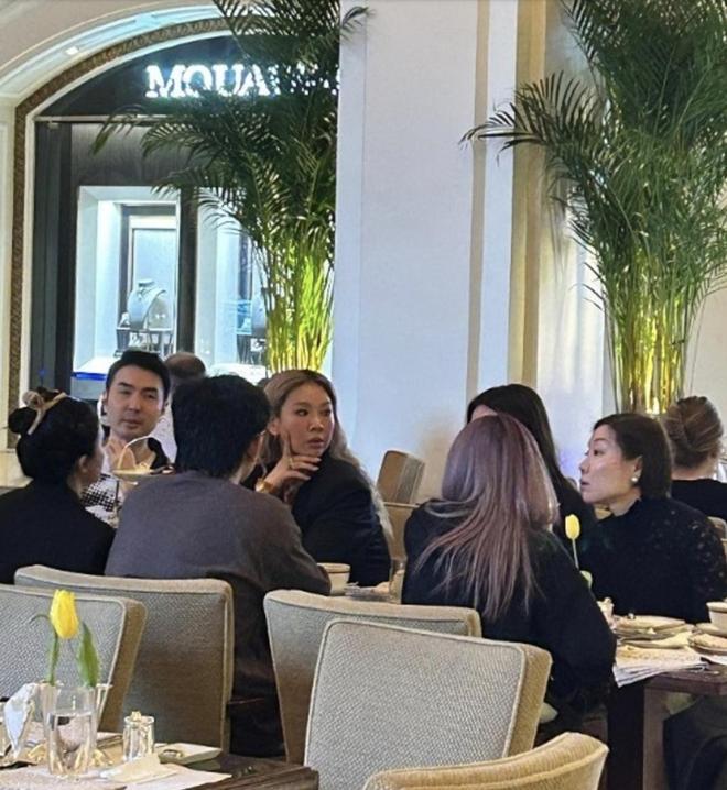 博鱼(中国)官方网站37岁郑欣宜现身市井买盐酥鸡戴了一条翡翠项链素颜仍鲜艳照人(图4)